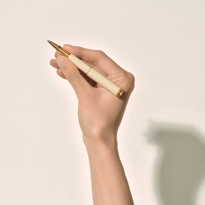 Montblanc Heritage Rouge et Noir „Baby“ Sonderedition Rollerball in Elfenbeinfarbe