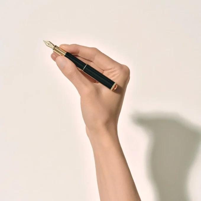 Montblanc Heritage Rouge et Noir „Baby” Sonderedition Schwarzer Füllfederhalter F