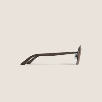 Quadratische Sonnenbrille mit schwarzem Metallrahmen