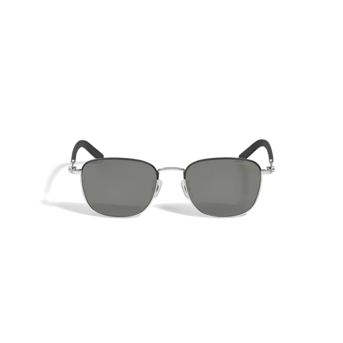 Quadratische Sonnenbrille mit silberfarbenem Metallrahmen