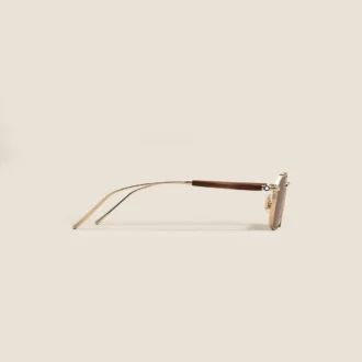Rechteckige Sonnenbrille mit goldfarbenem Metallrahmen