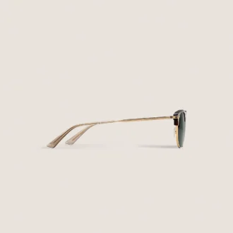 Rechteckige Sonnenbrille mit goldfarbenem Metallrahmen