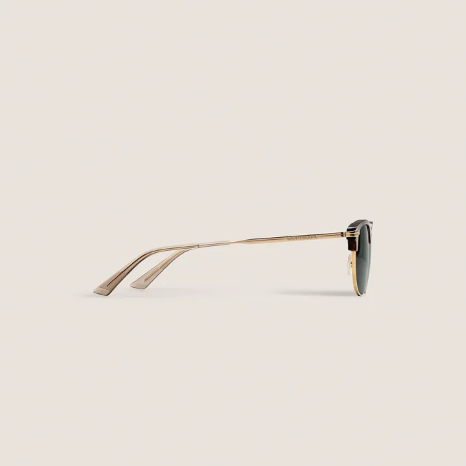 Rechteckige Sonnenbrille mit goldfarbenem Metallrahmen