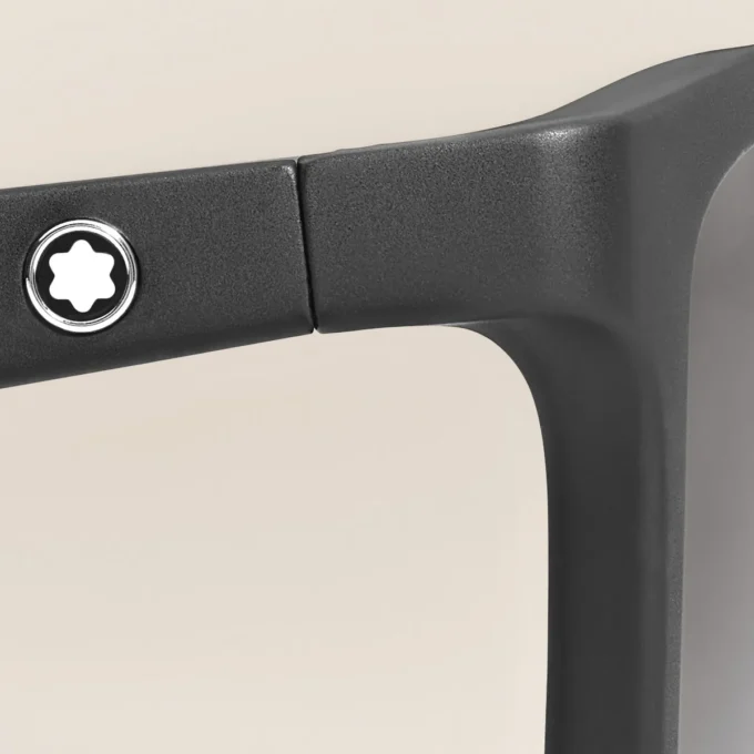 Rechteckige Sonnenbrille mit schwarzem Acetatrahmen